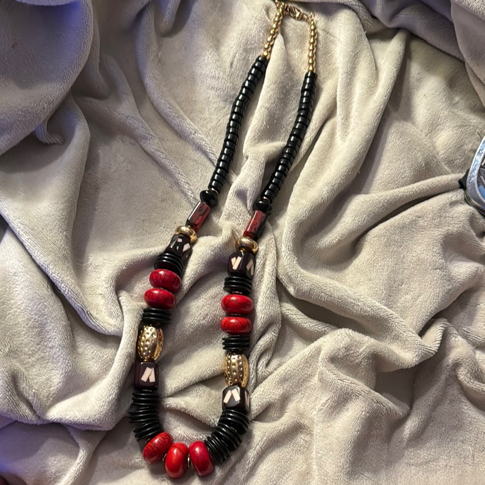 NWOT Chico’s Beaded Necklace